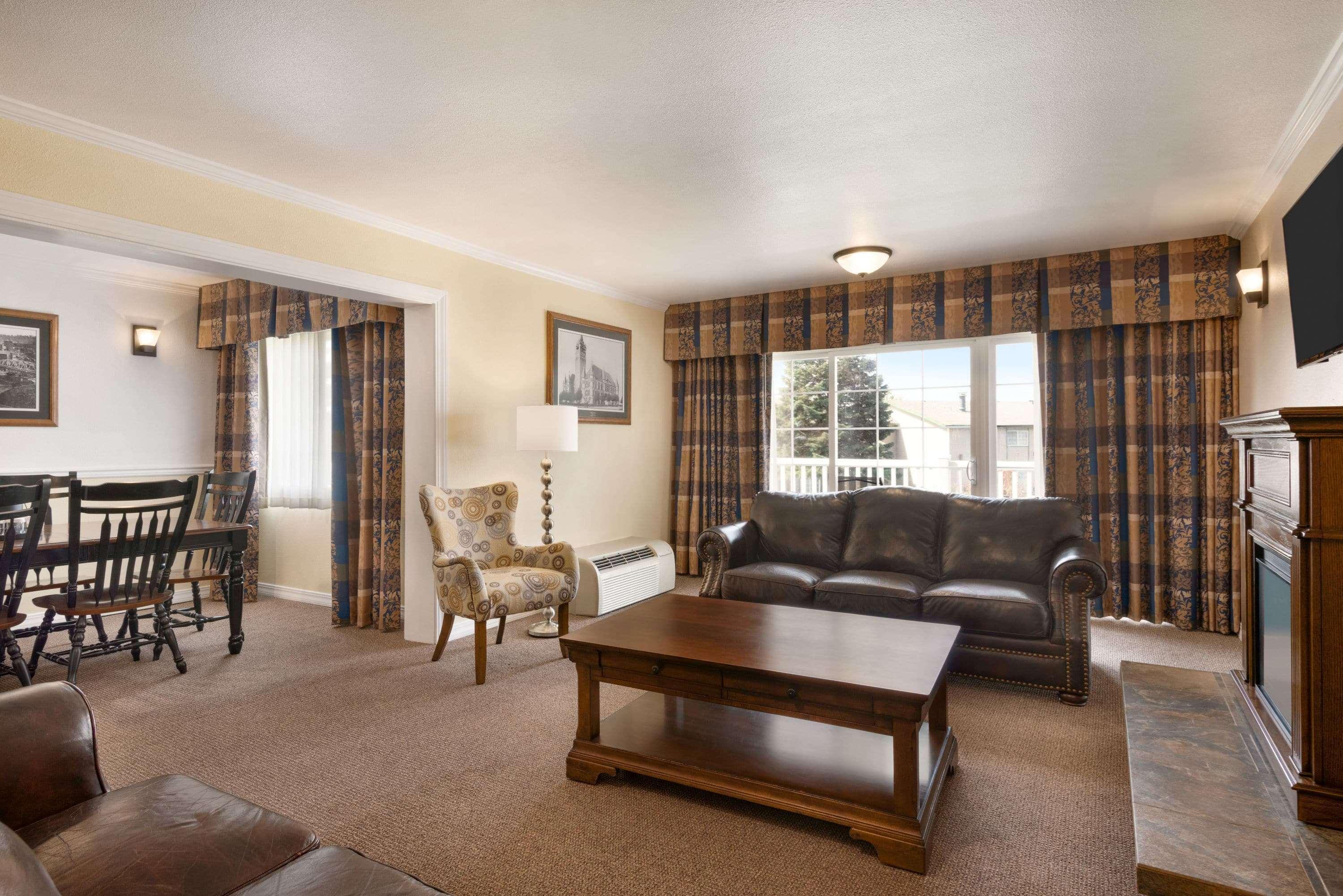 Ramada By Wyndham Spokane Airport מראה חיצוני תמונה